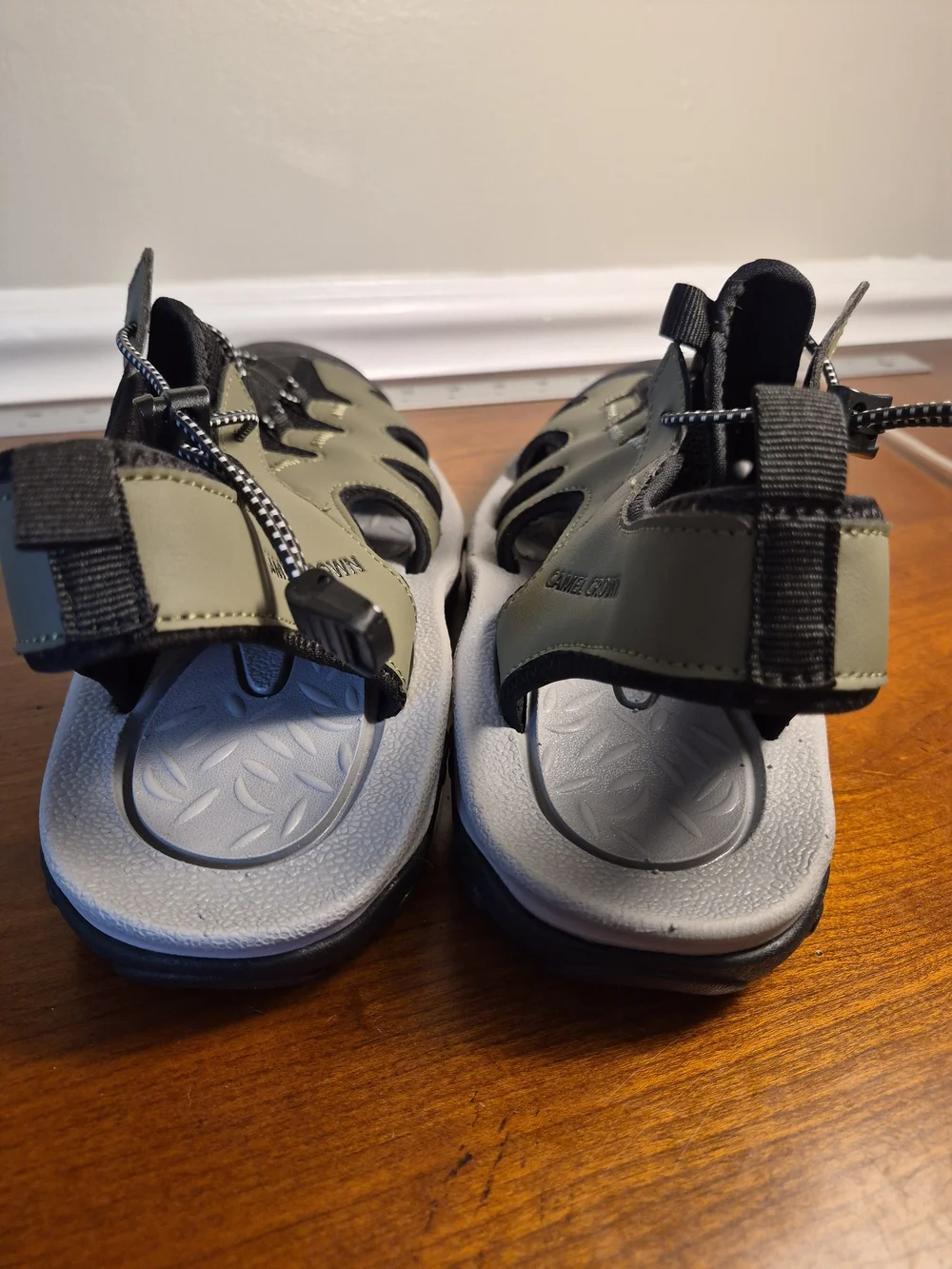 Men's Olive Green Sport Sandals with Black Accents Size 7